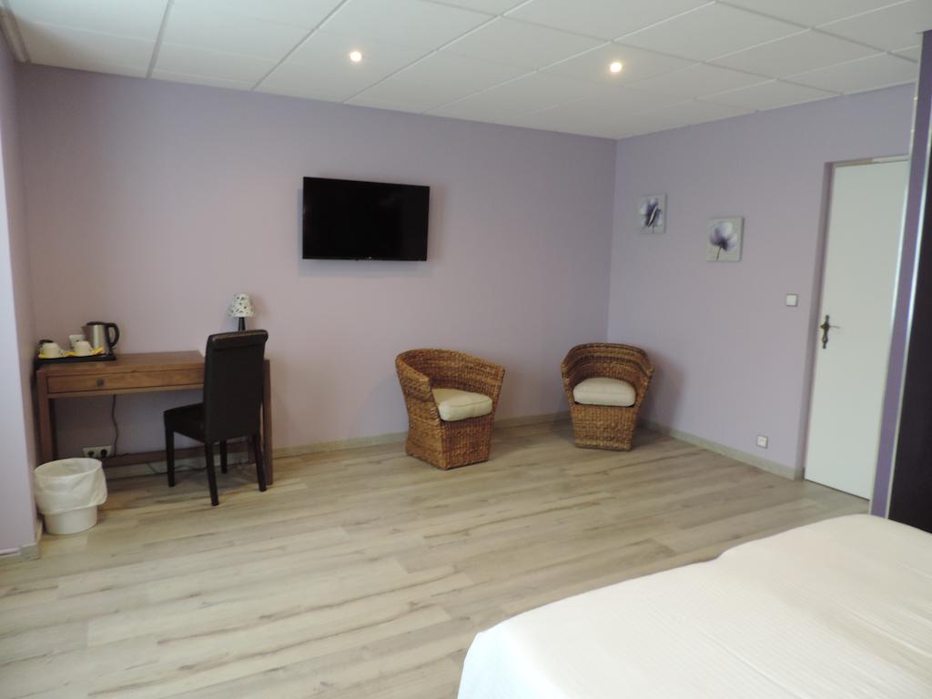 Hotel Lac Et Foret Saint-Andre-les-Alpes Room photo